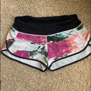 Lululemon 🍋 Speed Up Short 2.5 in Sz 6/Small